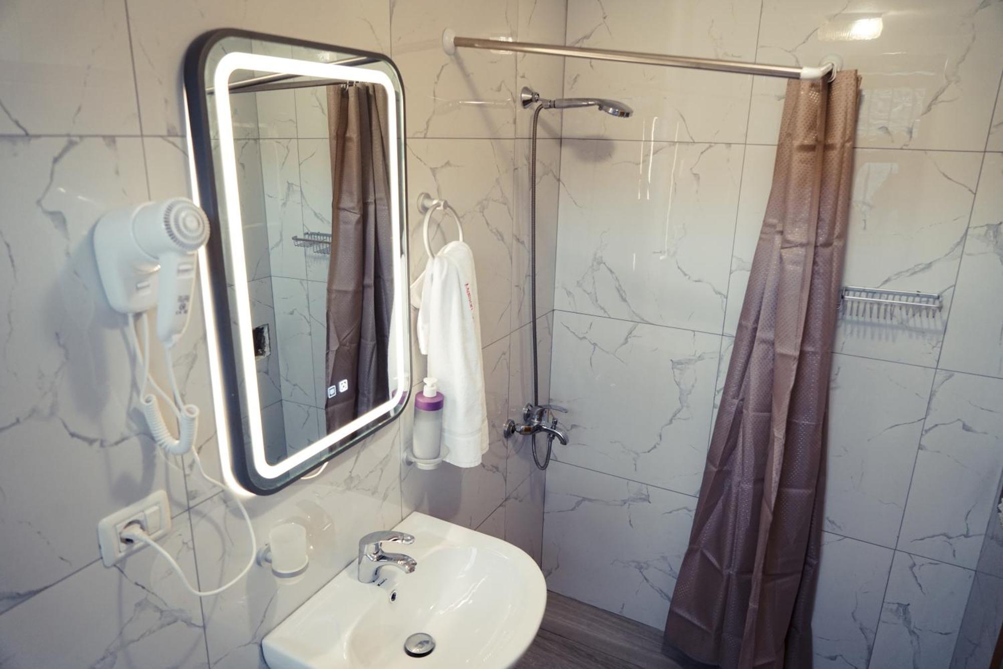 Guesthouse Arber Гірокастра Екстер'єр фото