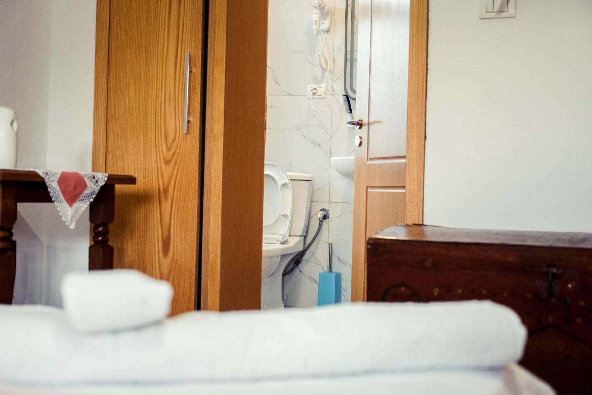 Guesthouse Arber Гірокастра Екстер'єр фото
