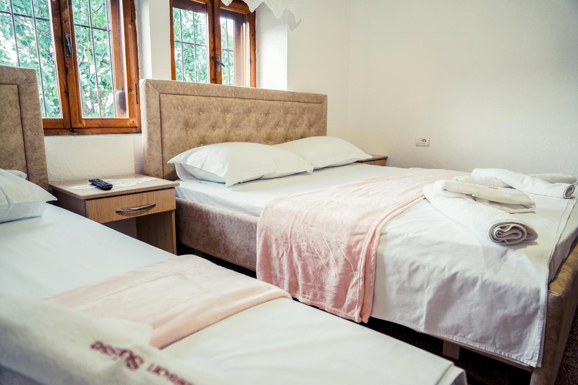 Guesthouse Arber Гірокастра Екстер'єр фото