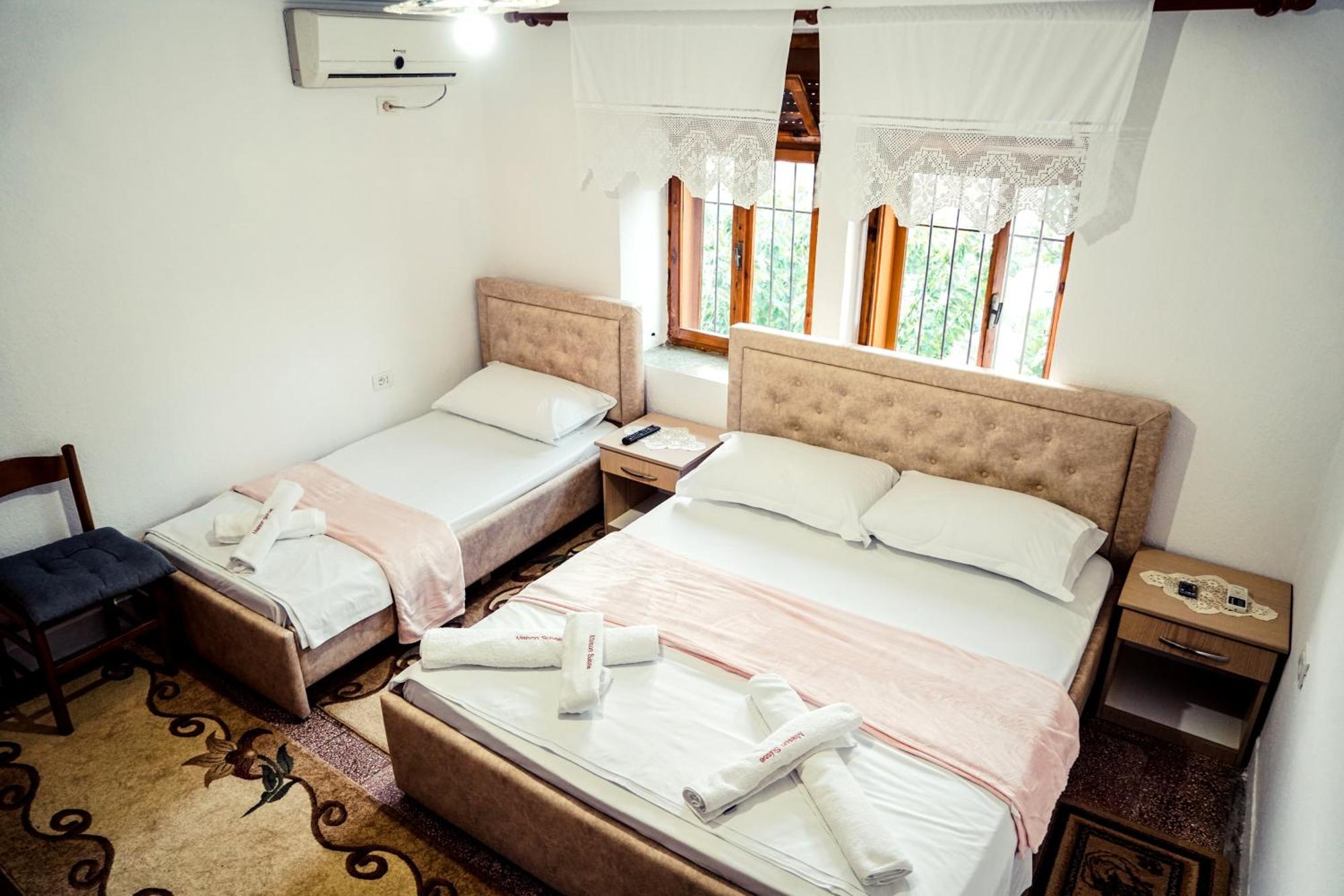 Guesthouse Arber Гірокастра Екстер'єр фото